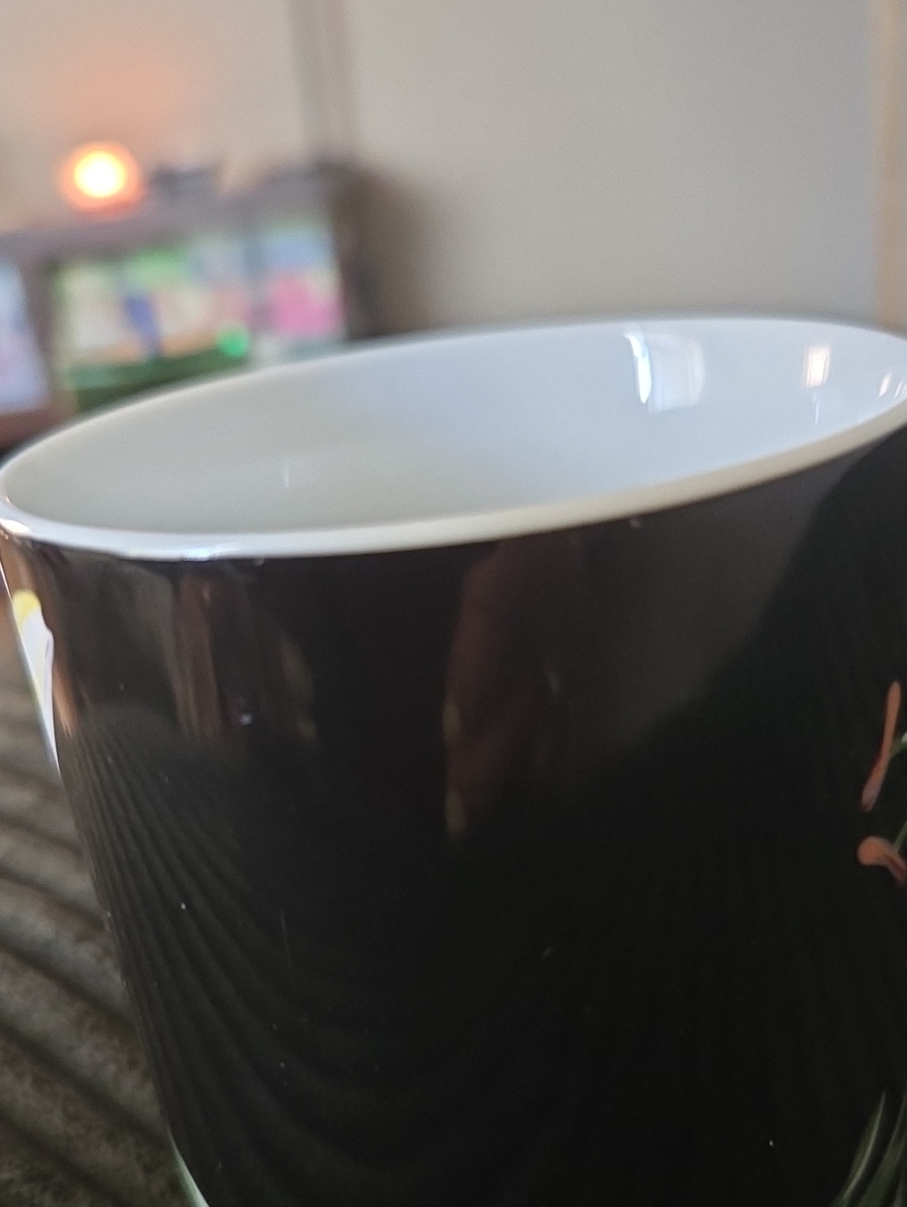 Mrs. Delaney's Flowers Mug by Tiffany & Co. Iris design. - Picture 11 of 12